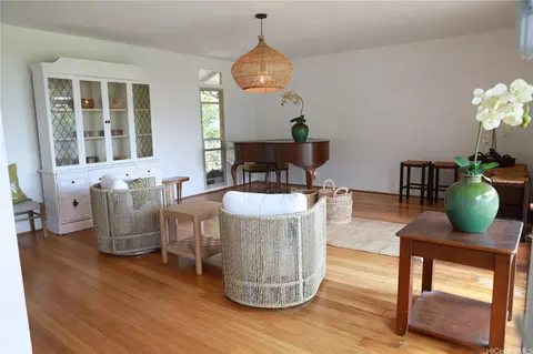 1587 Lehia St, Honolulu, HI 96818
