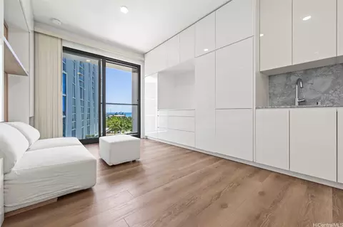 987 Queen St #629, Honolulu, HI 96814