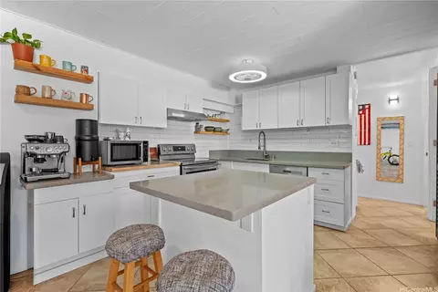 225 Kaiulani Ave #804, Honolulu, HI 96815