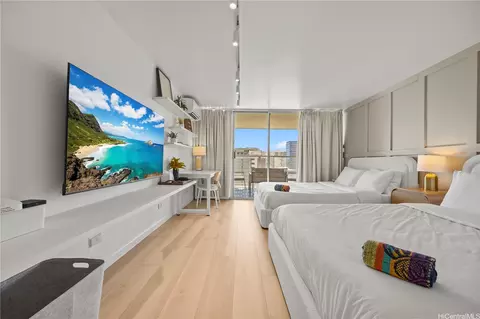 445 Seaside Ave #2415, Honolulu, HI 96815