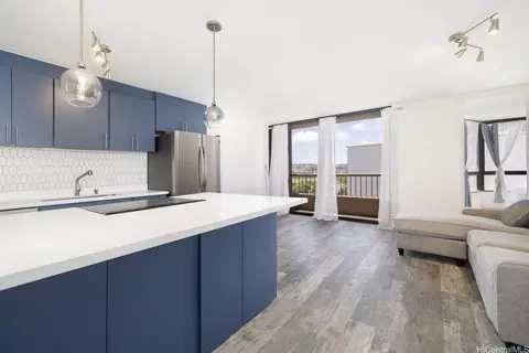320 Liliuokalani Ave #902, Honolulu, HI 96815