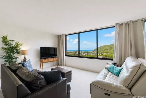 555 Hahaione St #9F, Honolulu, HI 96825