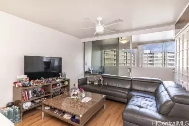 1423 Emerson St #214, Honolulu, HI 96813