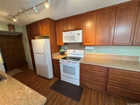 2825 S King St #1204, Honolulu, HI 96826