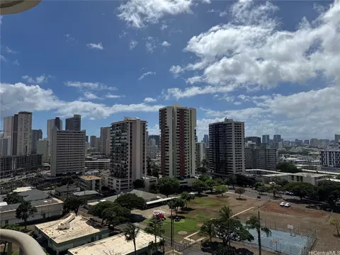 2825 S King St #1204, Honolulu, HI 96826