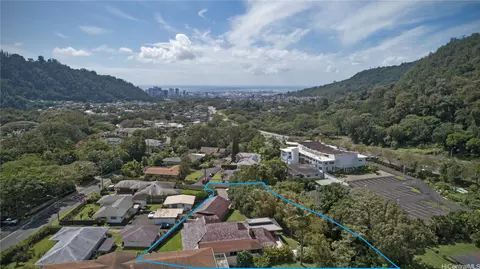 14 Hakumele Pl, Honolulu, HI 96817
