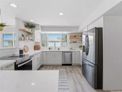 Kitchen - 620 Hao St, Honolulu, HI 96821 photo 1 of 3