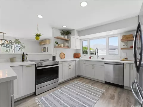 Kitchen - 620 Hao St, Honolulu, HI 96821 photo 2 of 3