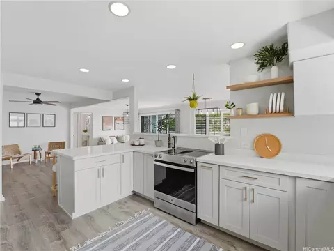 Kitchen - 620 Hao St, Honolulu, HI 96821 photo 3 of 3