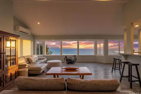 4145 Akulikuli Ter, Honolulu, HI 96816