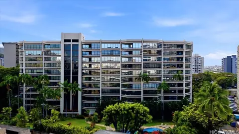 1525 Wilder Ave #405, Honolulu, HI 96822