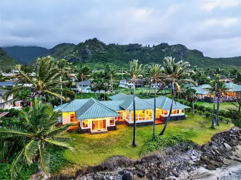 54-327 Kamehameha Hwy #1B, Hauula, HI 96717