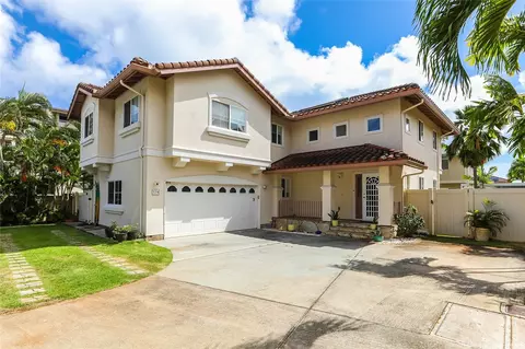 379 Ainahou St, Honolulu, HI 96825