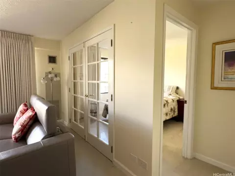 2140 Kuhio Ave #911, Honolulu, HI 96815