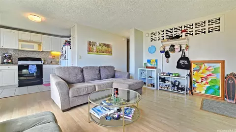 620 Mccully St #1102, Honolulu, HI 96826