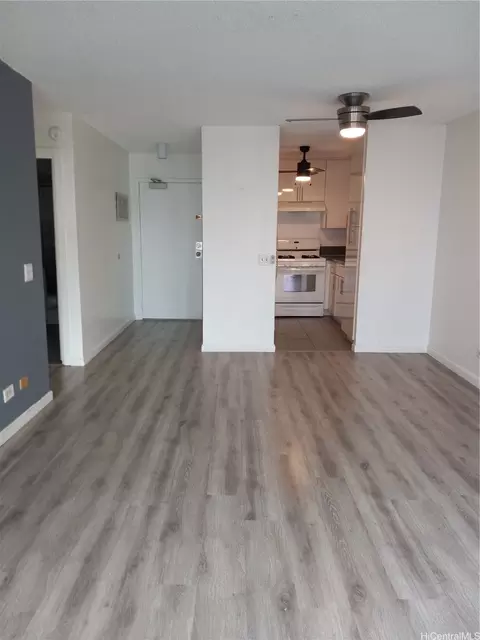 2465 Kuhio Ave #1206, Honolulu, HI 96815