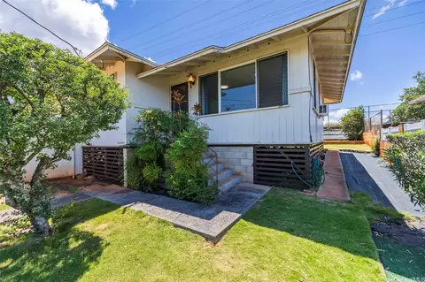 377 Hoomalu St, Pearl City, HI 96782