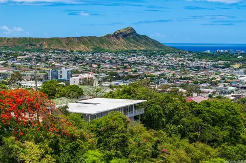 1588 St Louis Dr, Honolulu, HI 96816