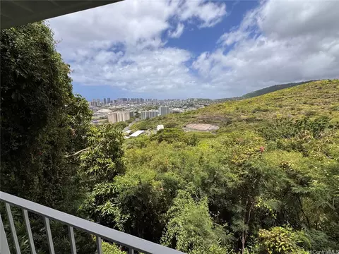 1588 St Louis Dr, Honolulu, HI 96816