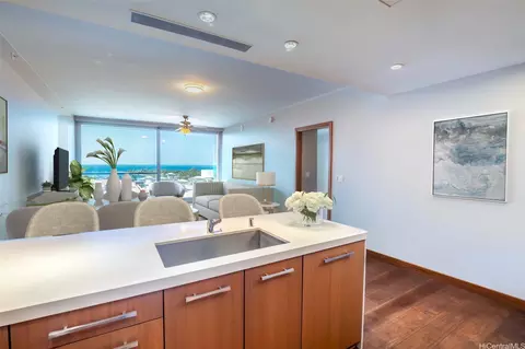 1555 Kapiolani Blvd #1105, Honolulu, HI 96814