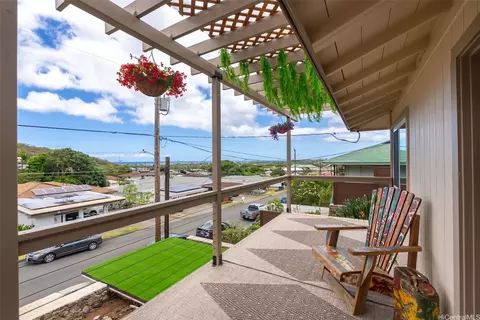1358 Makaikoa St, Honolulu, HI 96821