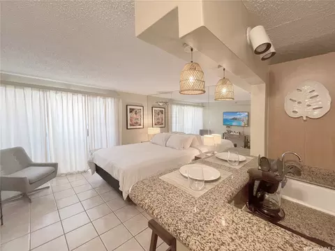 2450 Prince Edward St #905A, Honolulu, HI 96825