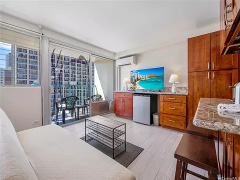 444 Kanekapolei St #1504, Honolulu, HI 96815