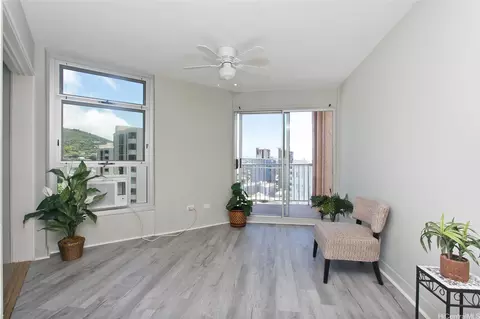 1031 Maunaihi Pl #401, Honolulu, HI 96822