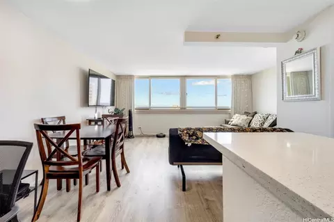 445 Seaside Ave #3820, Honolulu, HI 96815