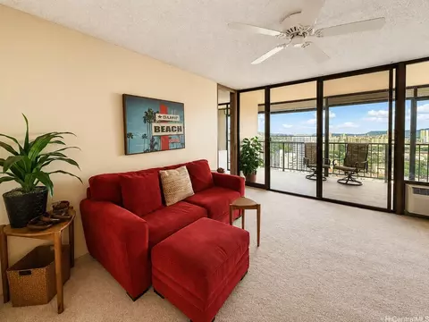 1201 Wilder Ave #2301, Honolulu, HI 96822