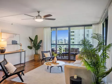 1015 Wilder Ave #305, Honolulu, HI 96822