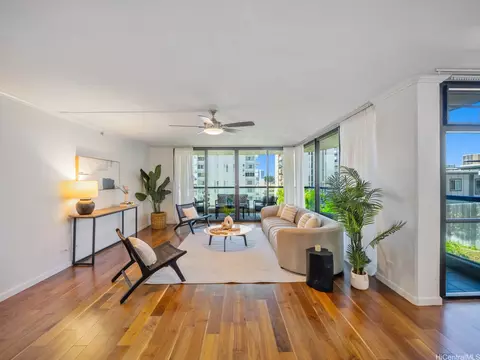 1015 Wilder Ave #305, Honolulu, HI 96822