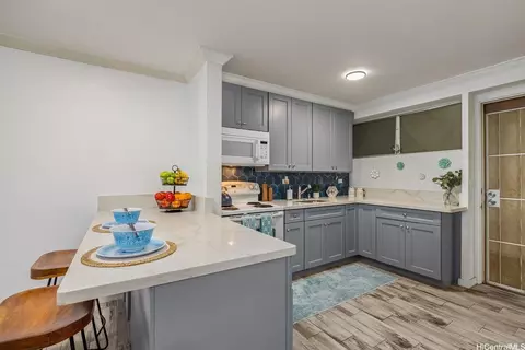 1423 Emerson St #111, Honolulu, HI 96813
