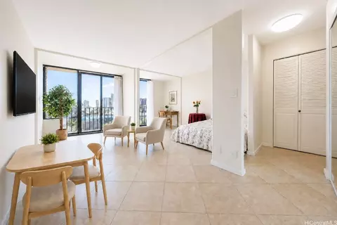 1561 Pensacola St #704, Honolulu, HI 96822