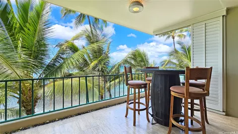 2999 Kalakaua Ave #404, Honolulu, HI 96815