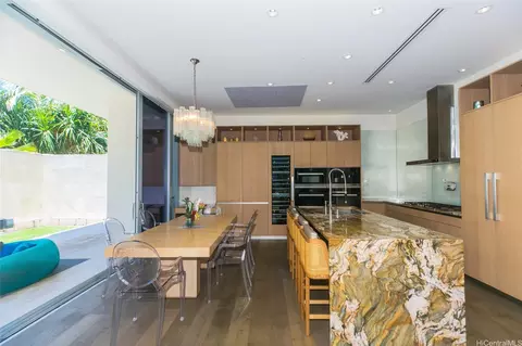 1118 Ala Moana Blvd #2, Honolulu, HI 96814