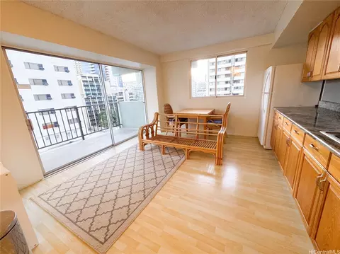 2440 Kuhio Ave #712, Honolulu, HI 96815