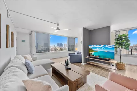 1025 Wilder Ave #5A, Honolulu, HI 96822