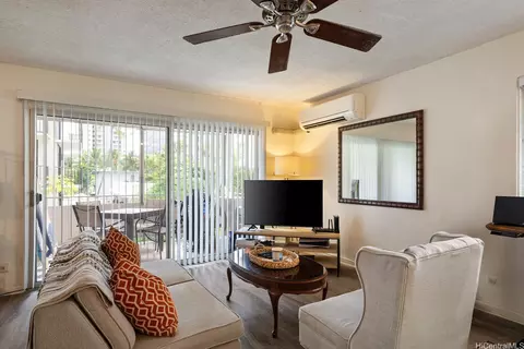 411 Kaiolu St #302, Honolulu, HI 96815