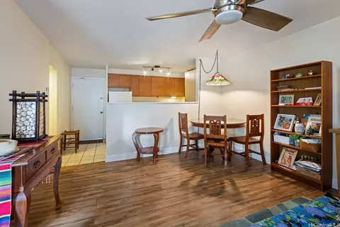 411 Kaiolu St #504, Honolulu, HI 96815