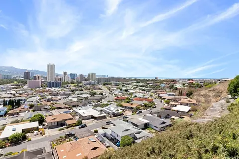 3404 Ala Hinalo Pl, Honolulu, HI 96818