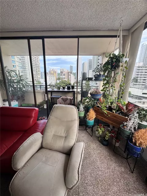 2410 Cleghorn St #803, Honolulu, HI 96815