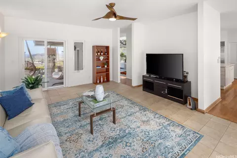 Living - 626 Kahiau Loop, Honolulu, HI 96821 photo 3 of 4