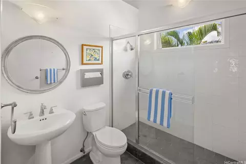 Bath - 626 Kahiau Loop, Honolulu, HI 96821 photo 4 of 4