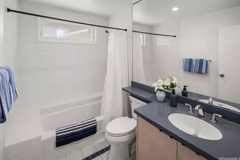 Bath - 626 Kahiau Loop, Honolulu, HI 96821 photo 3 of 4