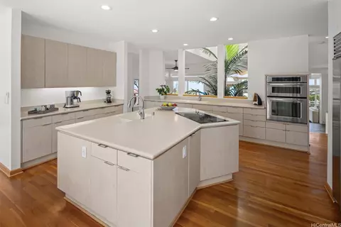 Kitchen - 626 Kahiau Loop, Honolulu, HI 96821 photo 1 of 2