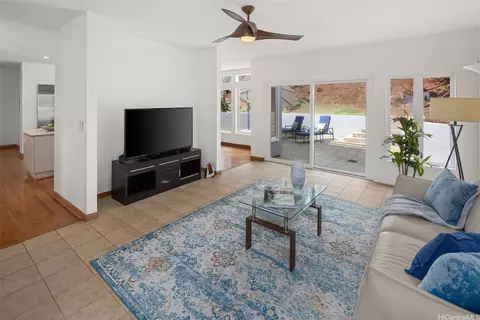 Living - 626 Kahiau Loop, Honolulu, HI 96821 photo 4 of 4
