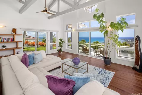 Living - 626 Kahiau Loop, Honolulu, HI 96821 photo 2 of 4