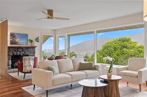 3181 Beaumont Woods Pl, Honolulu, HI 96822