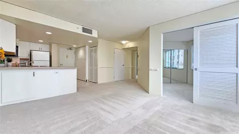 1314 Kalakaua Ave #506, Honolulu, HI 96826